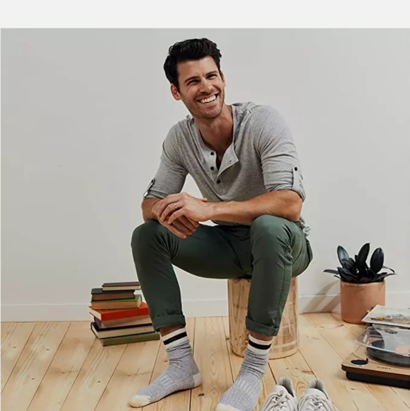 Men's Gold Toe casual traveler crew socks 4 pair pack Grey Heather Black White - Picture 8 of 8